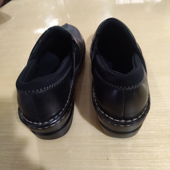 Shoes - Picture 4 of 8